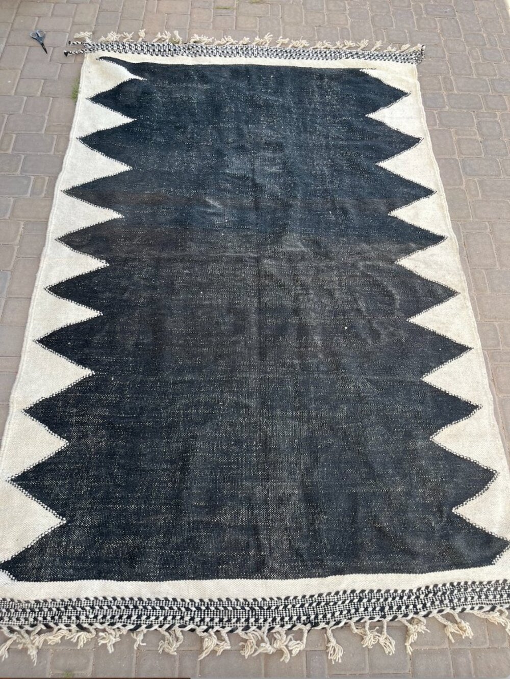 Handmade Moroccan Kilim rug - Picture 2 of 8